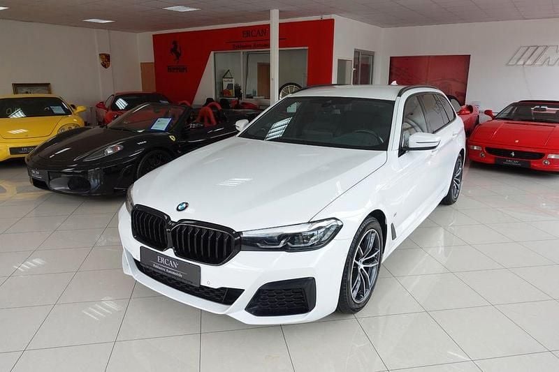 Weiß Gebraucht 2022 BMW 520 M Sport Limousine | 25.900 € (Fairer Preis) - Bild 1/4