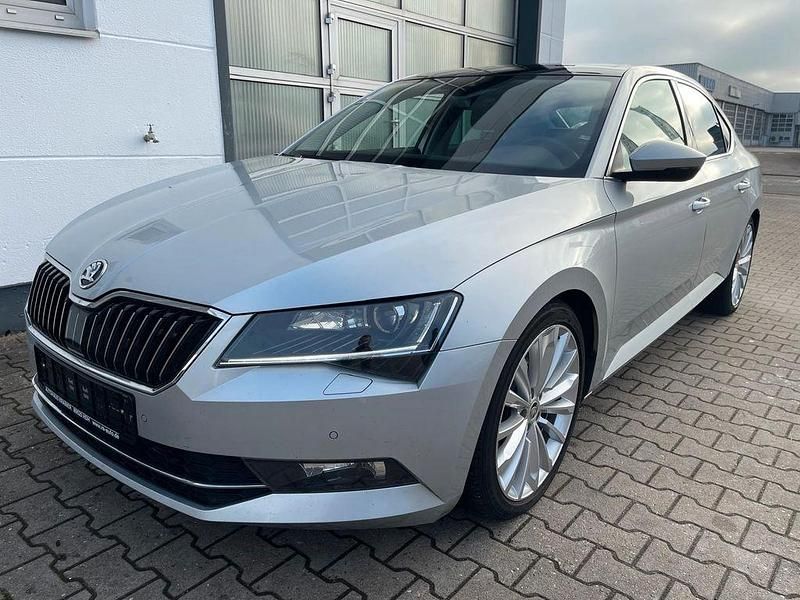 Silber Gebraucht 2018 Skoda Superb Limousine | 18.490 € (Fairer Preis) - Bild 1/4