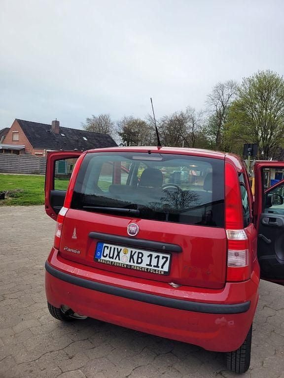 Używany Fiat Panda 60 KM (44 kW) 2010 Czerwony Hatchback