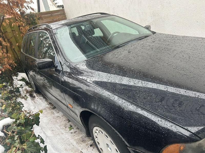 Gebraucht BMW 520 136 PS (100 kW) 2002 Schwarz Kombi