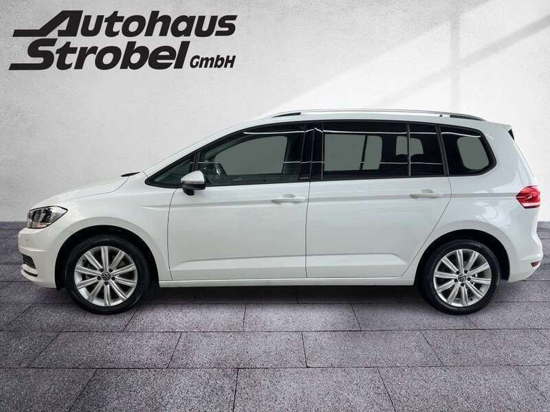 Gebraucht VW Touran Comfortline 150 PS (110 kW) 2023 Perlmutteffekt oryxweiß Van / Kleinbus