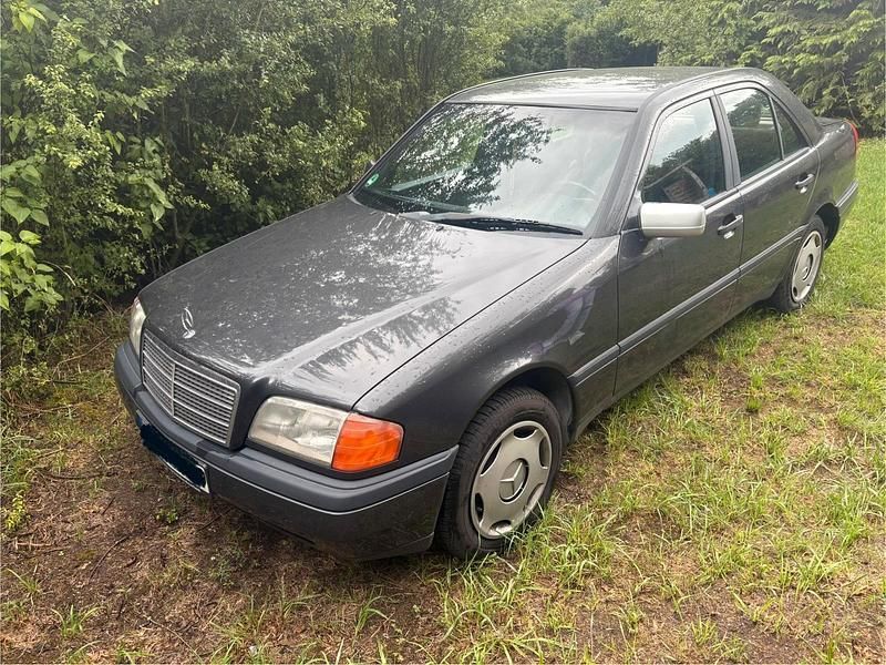 Andere außenfarben Gebraucht 1994 Mercedes C200 Limousine | 1.500 € - Bild 1/4