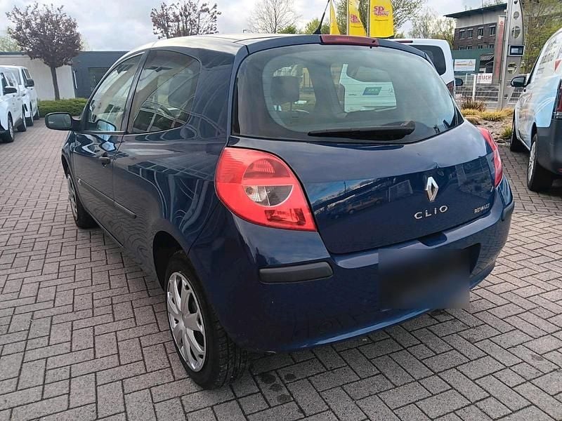 Gebraucht Renault Clio II 65 PS (47 kW) 2006 Blau Kleinwagen