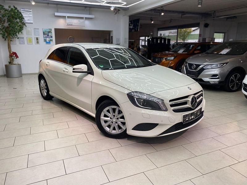 Weiß Gebraucht 2015 Mercedes A180 Limousine | 15.800 € (Fairer Preis) - Bild 1/4