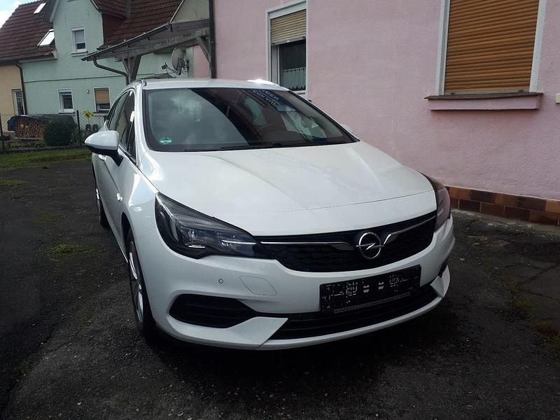 Weiß Gebraucht 2020 Opel Astra Elegance Kombi | 9.980 € (Fairer Preis) - Bild 1/4