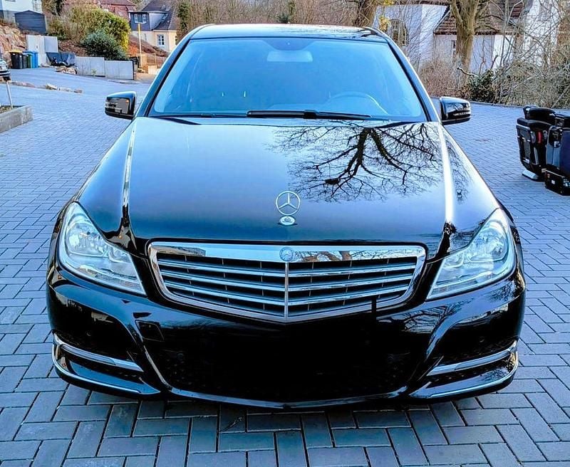Gebraucht Mercedes C180 Elegance 156 PS (114 kW) 2013 Schwarz Limousine