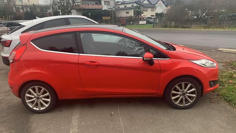 Gebraucht Ford Fiesta Titanium 140 PS (102 kW) 2017 Rot Limousine