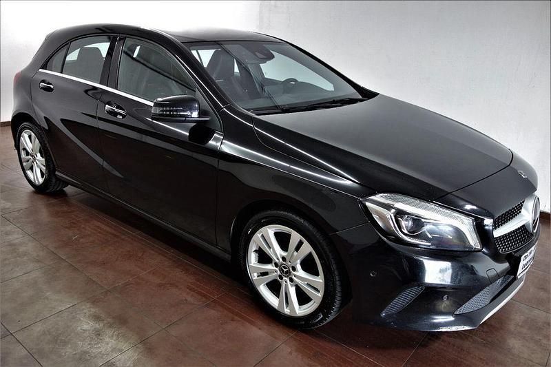 Schwarz Gebraucht 2018 Mercedes A200 Urban Limousine | 15.900 € (Etwas zu teuer) - Bild 1/4