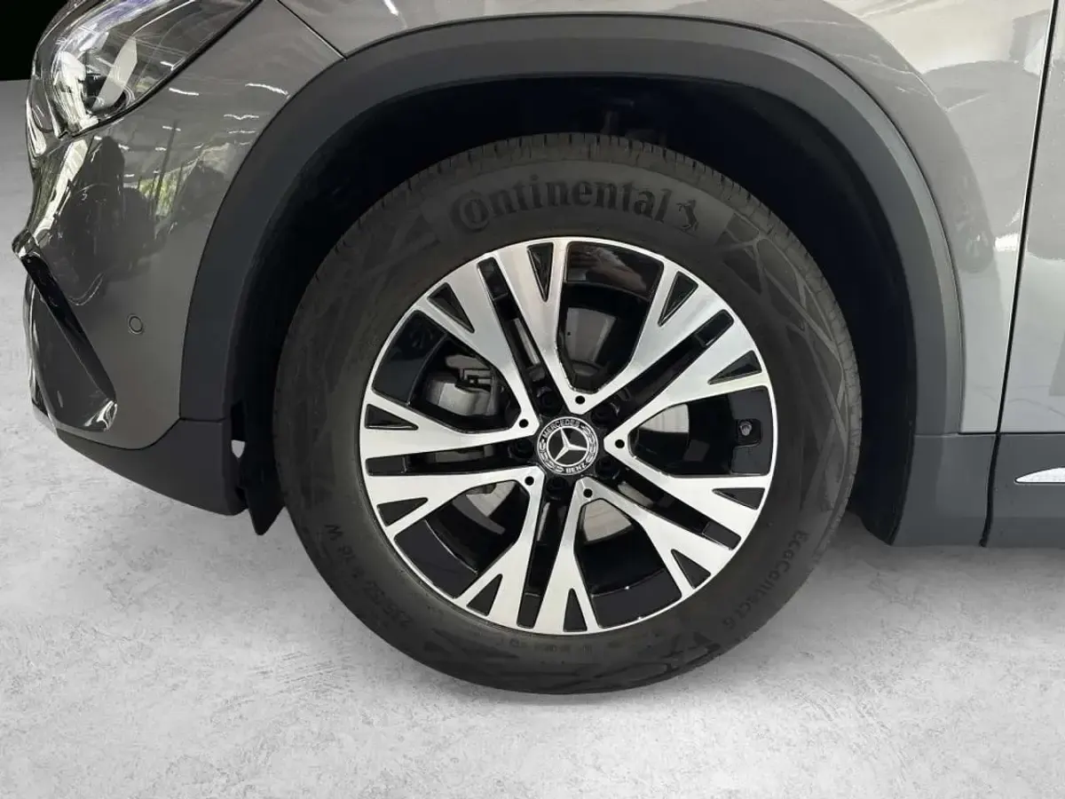 Gebraucht Mercedes GLA200 Progressive 163 PS (119 kW) 2026 Grau SUV
