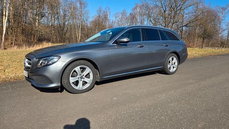 Gebraucht Mercedes E220 194 PS (142 kW) 2017 Grau Kombi
