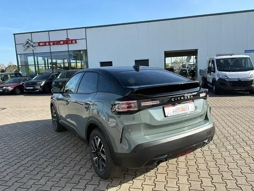 Neu Citroën C4 145 PS (106 kW) 2026 Manhattan grün SUV