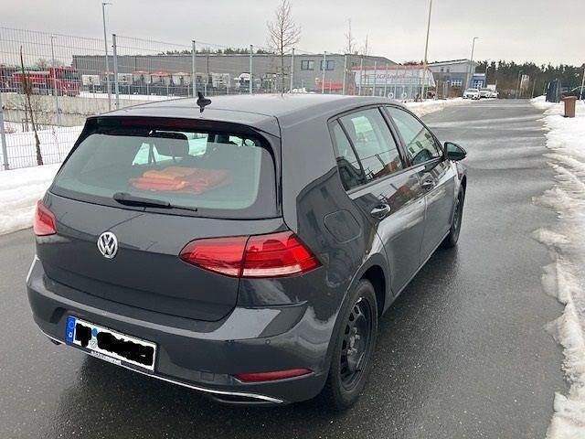 Gebraucht VW Golf 100 kW (136 PS) 2018 Schwarz Limousine