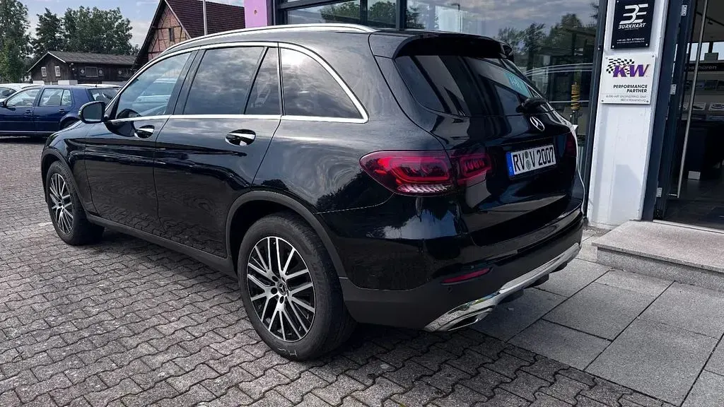 Gebraucht Mercedes GLC220 194 PS (142 kW) 2022 Schwarz SUV