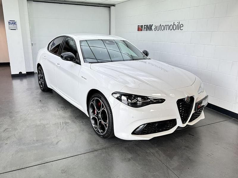 Weiß Gebraucht 2024 Alfa Romeo Giulia Veloce Limousine | 34.890 € (Guter Preis) - Bild 1/2