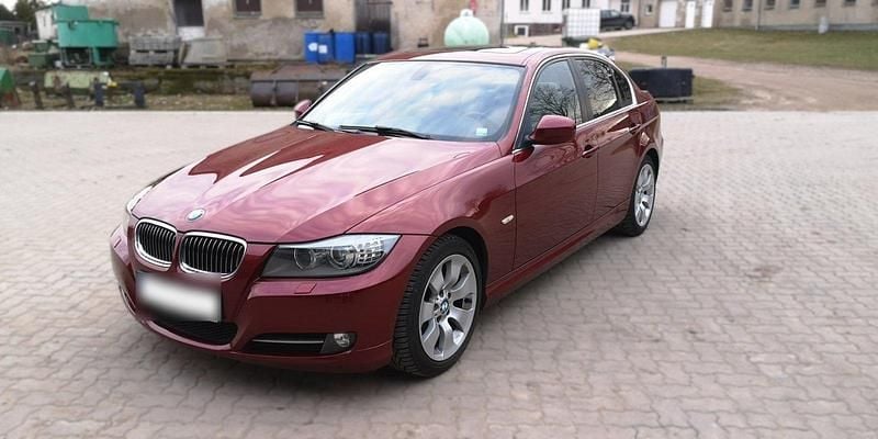 Gebraucht BMW 320 170 PS (125 kW) 2011 Rot Limousine