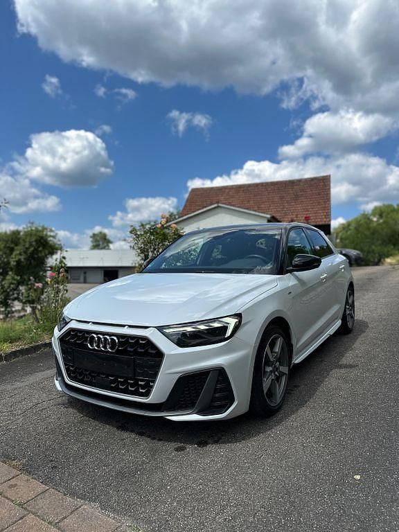 Weiß Gebraucht 2021 Audi A1 Ambiente Kleinwagen | 17.890 € (Superpreis) - Bild 1/4