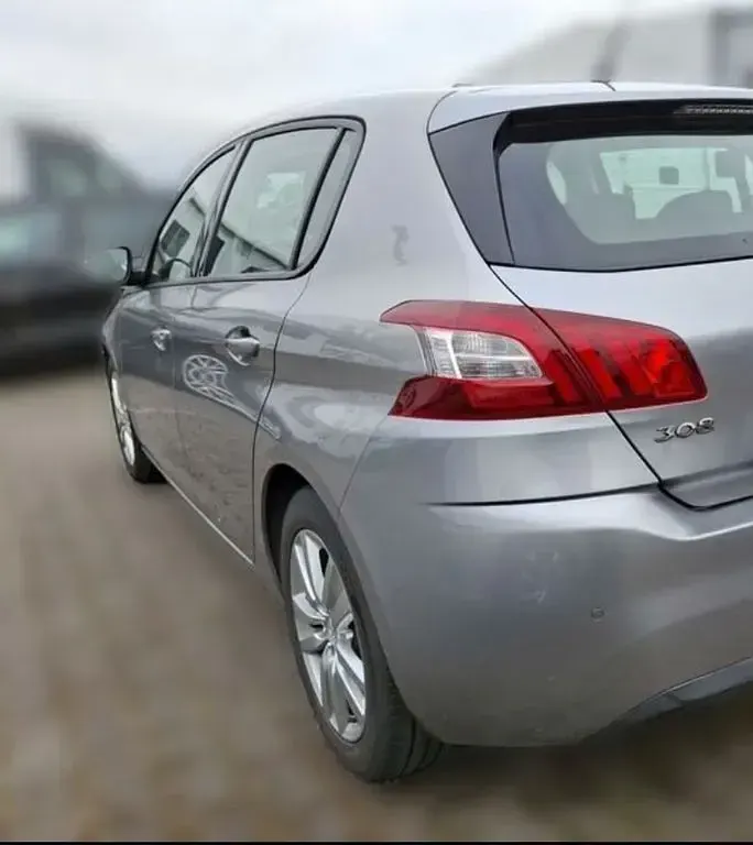 Gebraucht Peugeot 308 Active 125 PS (91 kW) 2014 Silber Limousine
