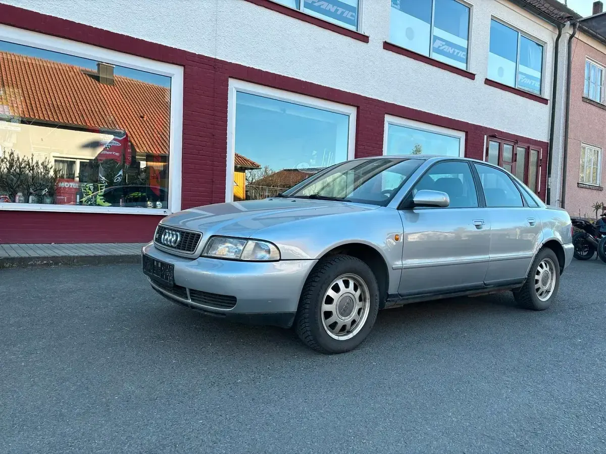 Gebraucht Audi A4 100 PS (73 kW) 1997 Silber Limousine