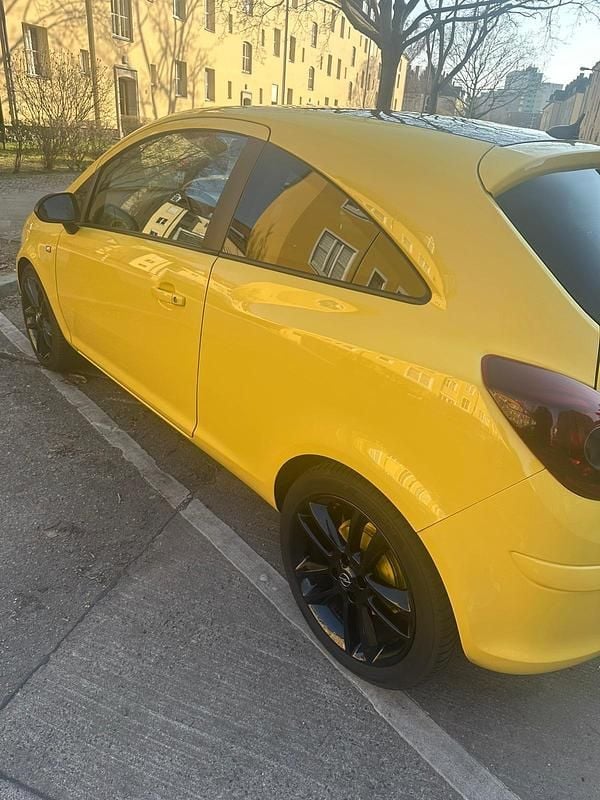 Gebraucht Opel Corsa Edition 101 PS (74 kW) 2013 Gelb Kleinwagen