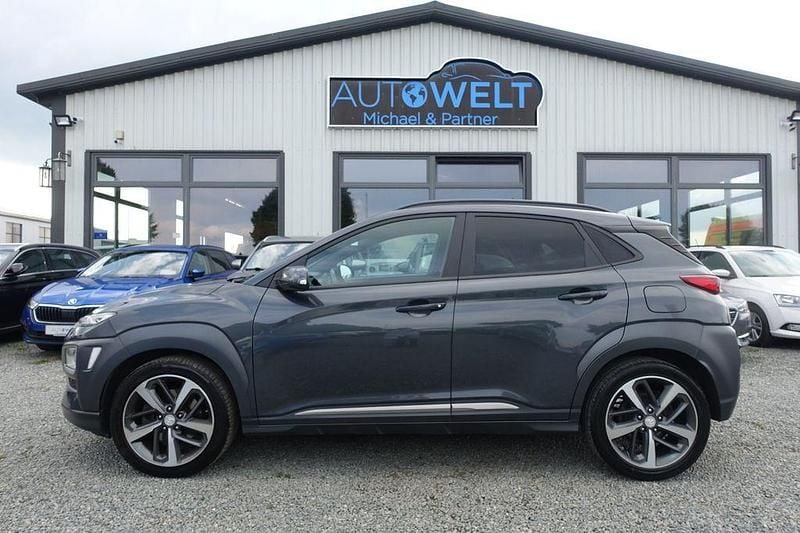 Grau Gebraucht 2019 Hyundai Kona SUV | 13.880 € (Etwas zu teuer) - Bild 1/4