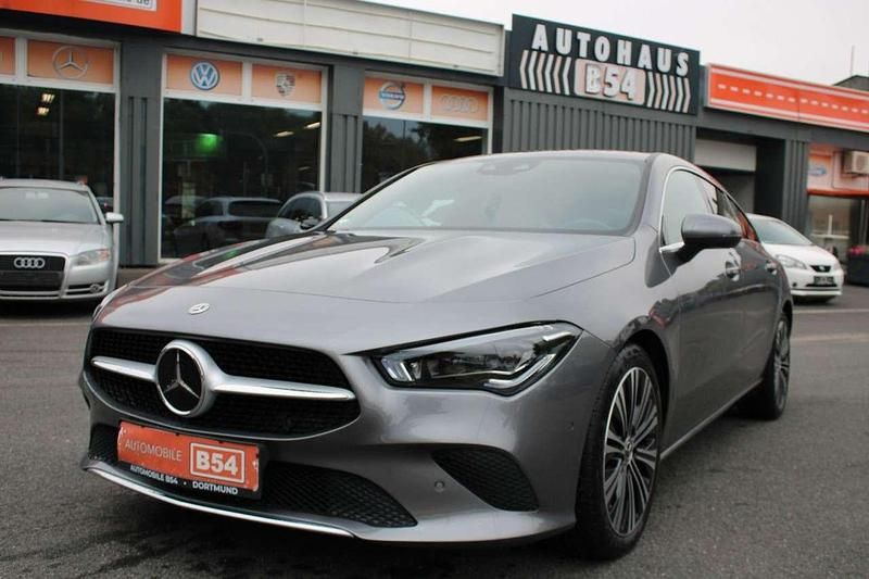 Mountaingrau Gebraucht 2022 Mercedes CLA220 Shooting Brake Kombi | 30.441 € (Fairer Preis) - Bild 1/4