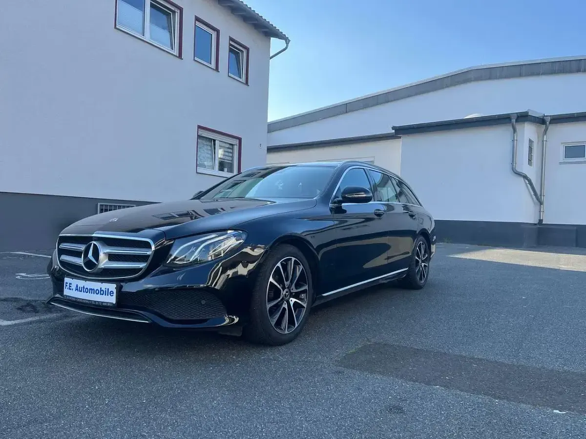 Usado Mercedes E220 Edition 194 CV (142 kW) 2018 Negro Familiar