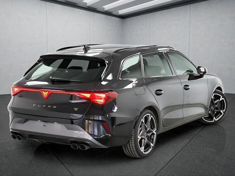 Second-hand Cupra Leon 333 CP (244 kW) 2025 Negru Break