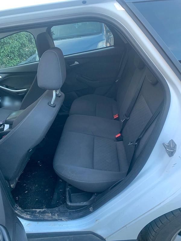 Gebraucht Ford Focus 101 PS (74 kW) 2014 Weiß Kombi