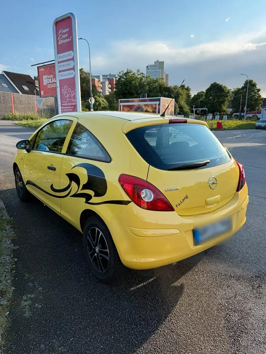 Gebraucht Opel Corsa 90 PS (66 kW) 2010 Gelb Kleinwagen