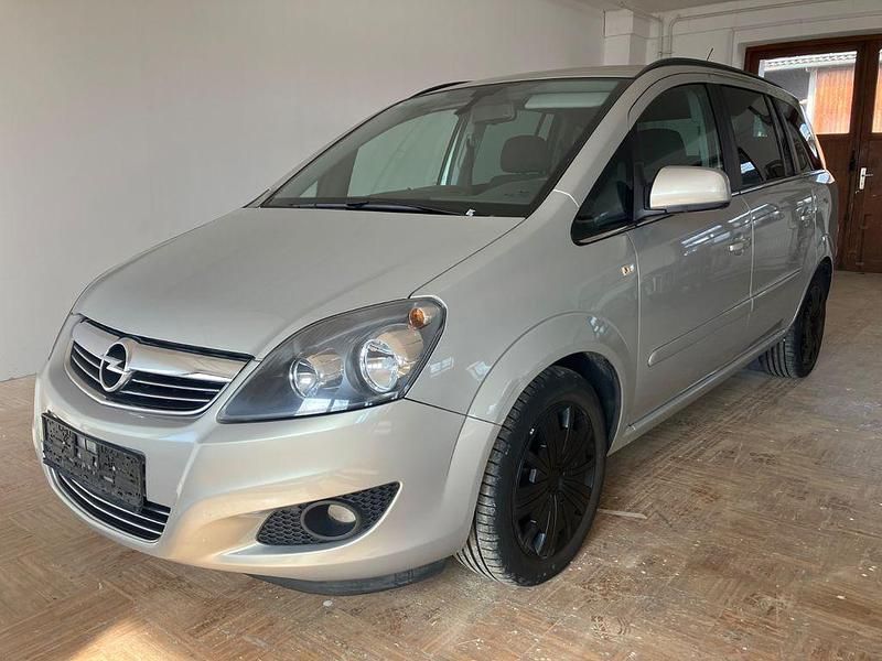 Gebraucht Opel Zafira Edition 140 PS (102 kW) 2011 Silber Van / Kleinbus