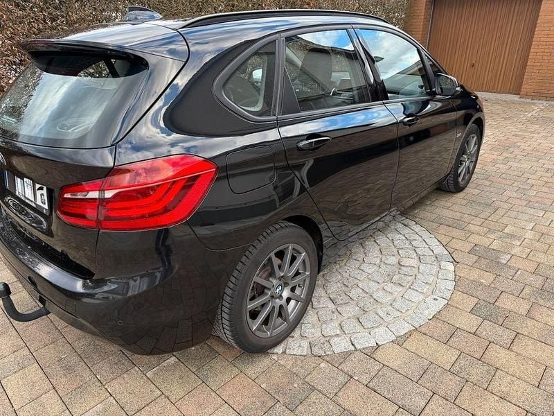 Gebraucht BMW 218 Active Tourer Sport Line 150 PS (110 kW) 2015 Schwarz Van / Kleinbus