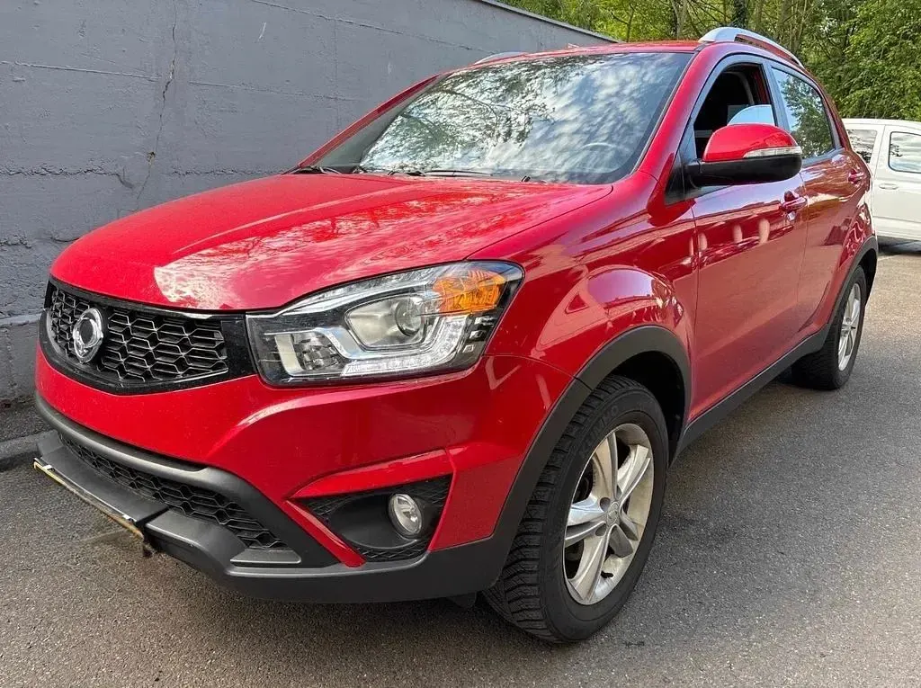 Gebraucht SsangYong Korando Crystal 150 PS (110 kW) 2015 Rot SUV