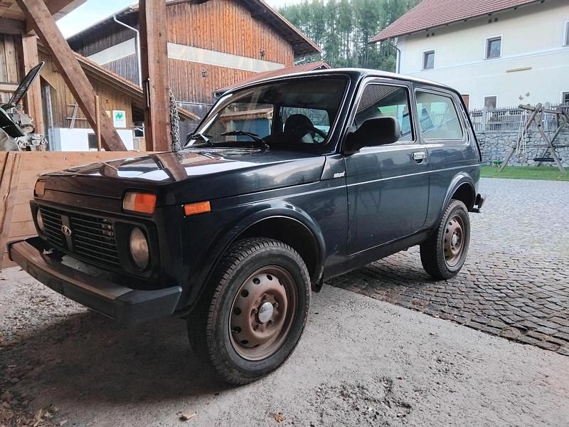 Grün Gebraucht 2014 Lada niva SUV | 9.000 € (Fairer Preis) - Bild 1/4