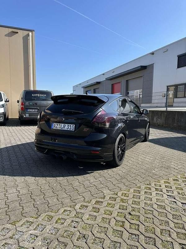 Usata Ford Focus ST 250 CV (183 kW) 2012 Nero Berlina