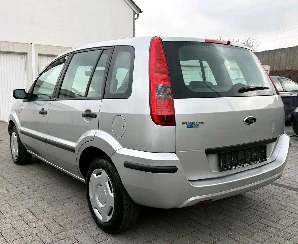 Brugt Ford Fusion 100 HK (73 kW) 2005 Grå Hatchback