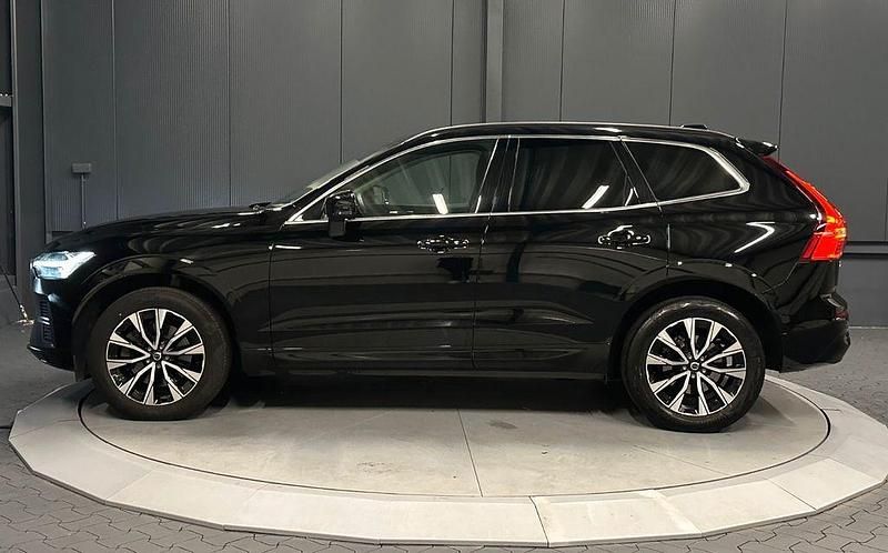 Gebraucht Volvo XC60 Core 197 PS (144 kW) 2023 Black stone SUV
