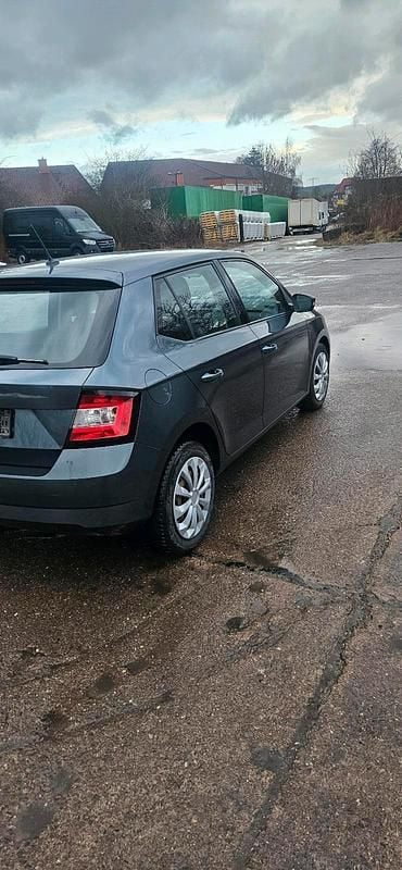 Gebraucht Skoda Fabia 60 PS (44 kW) 2016 Grau Kombi