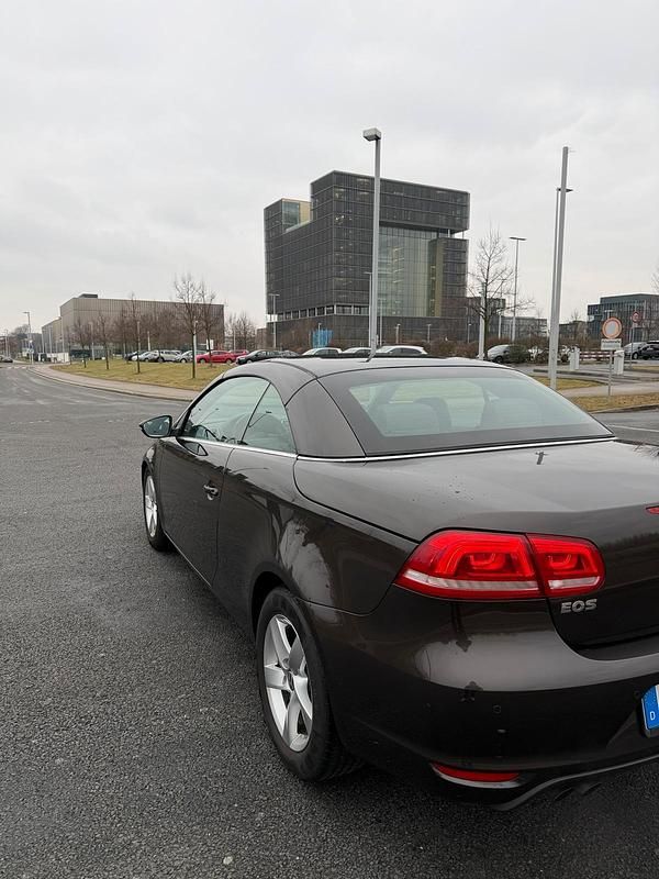 Gebraucht VW Eos 122 PS (89 kW) 2011 Braun Cabrio