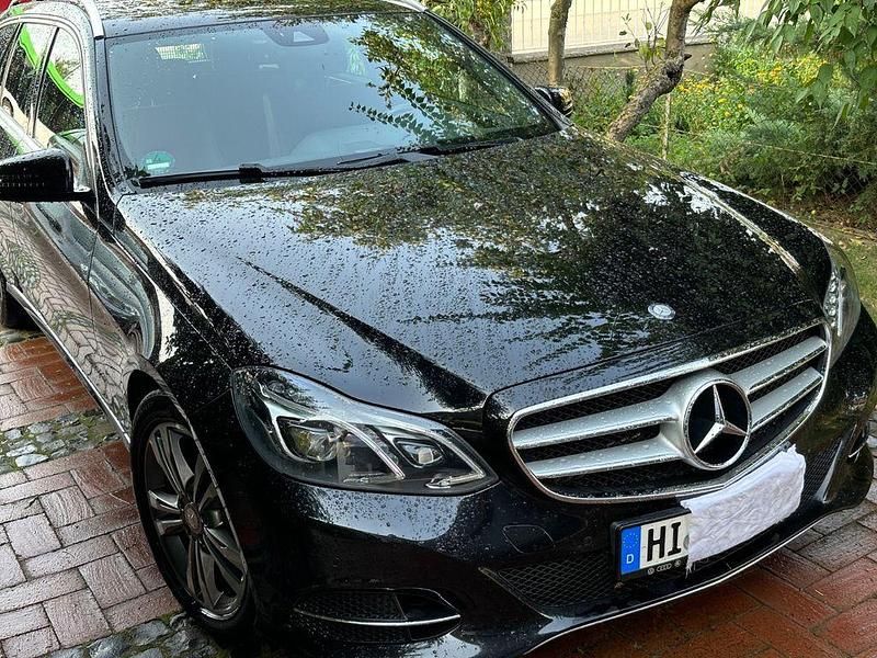 Schwarz Gebraucht 2016 Mercedes E350 Limousine | 20.700 € (Guter Preis) - Bild 1/4