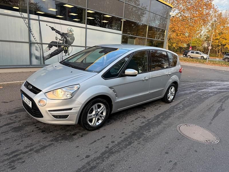 Silber Gebraucht 2016 Ford S-MAX S Van / Kleinbus | 5.950 € (Superpreis) - Bild 1/4