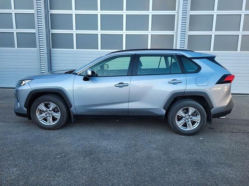 Gebraucht Toyota RAV4 175 PS (128 kW) 2022 Silber SUV