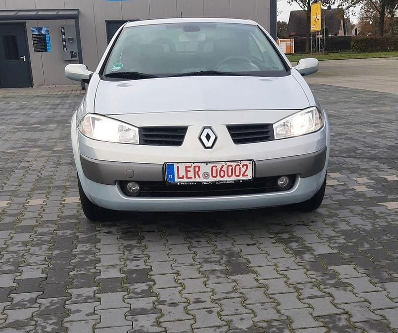 Grau Gebraucht 2004 Renault Mégane Cabriolet Dynamique Cabrio | 1.450 € (Superpreis) - Bild 1/4