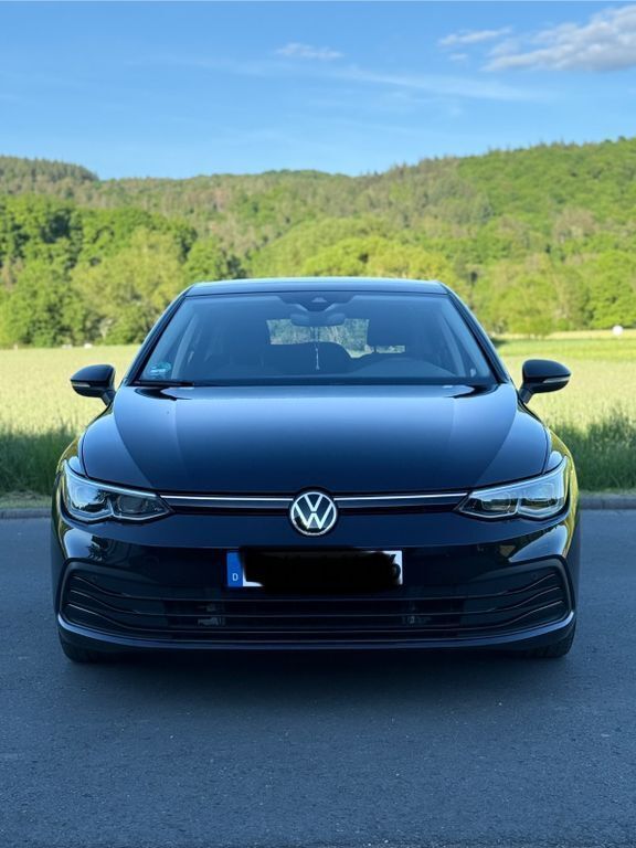 Schwarz Gebraucht 2020 VW Golf VII Life Limousine | 22.999 € (Teuer) - Bild 1/4