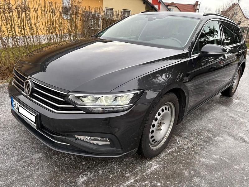 Grau Gebraucht 2020 VW Passat Business Kombi | 14.000 € (Superpreis) - Bild 1/4