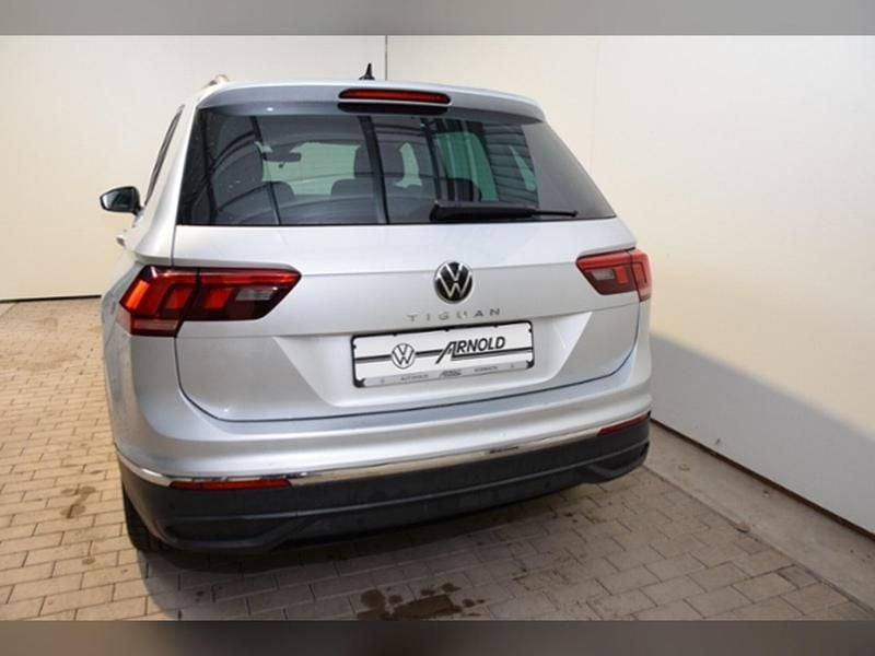 Gebraucht VW Tiguan Active 150 PS (110 kW) 2023 Reflexsilber metallic SUV