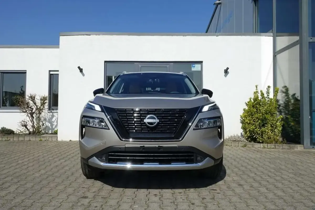 Neu Nissan X-Trail Tekna+ 213 PS (156 kW) 2026 Silber SUV