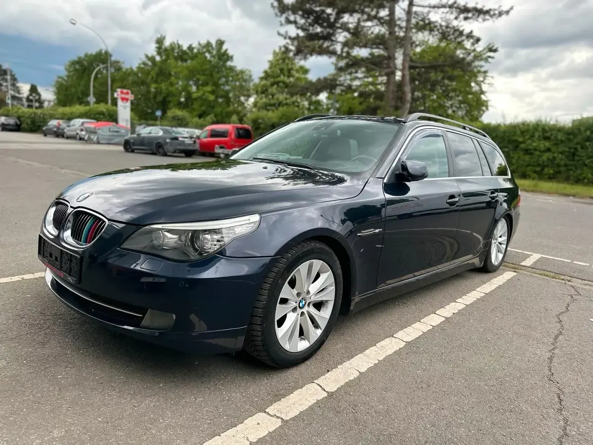 Gebraucht BMW 525 197 PS (144 kW) 2008 Blau Kombi