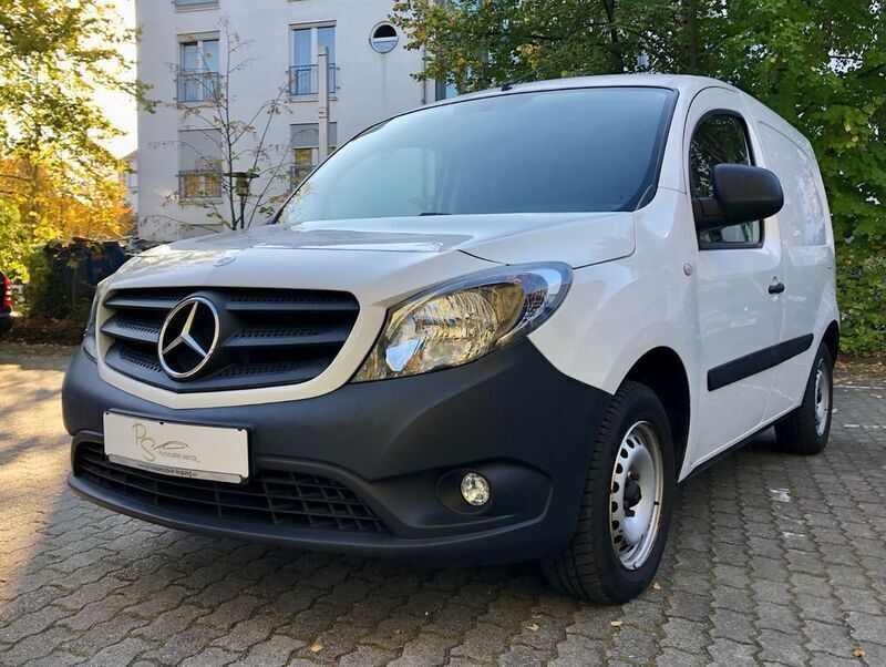 Weiß Gebraucht 2018 Mercedes Citan 109 Van / Kleinbus | 10.990 € (Fairer Preis) - Bild 1/4