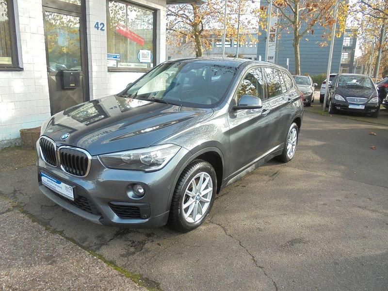 Grau Gebraucht 2017 BMW X1 Advantage SUV | 12.850 € (Fairer Preis) - Bild 1/4