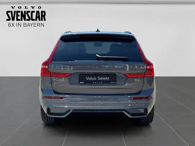 Gebraucht Volvo XC60 R-Design 235 PS (172 kW) 2022 72800) (grau SUV
